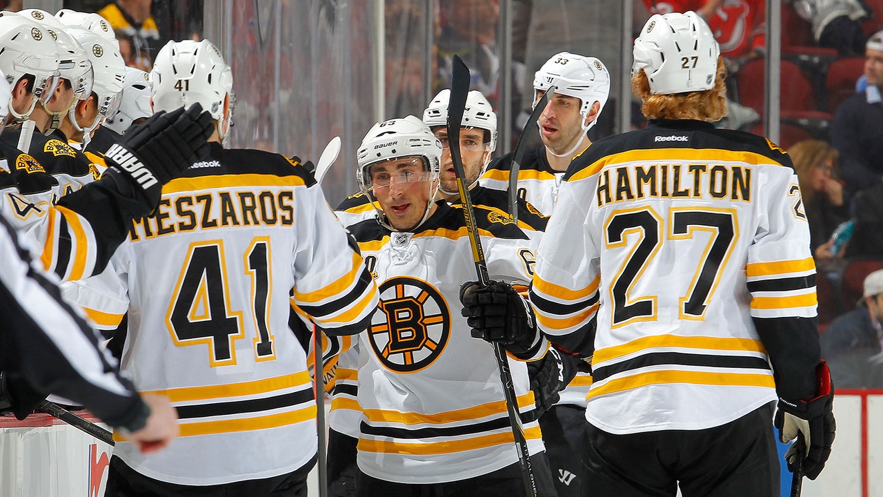 Bruins win 10th straight, deal blow to Devils' playoff hopes